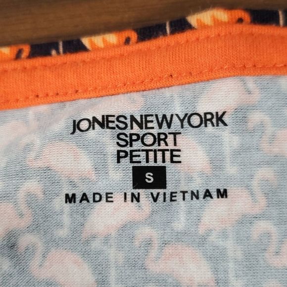 NEW NWT Jones New York Flamingo Cap Sleeve Classic Navy Combo Shirt Small Petite - Picture 3 of 8